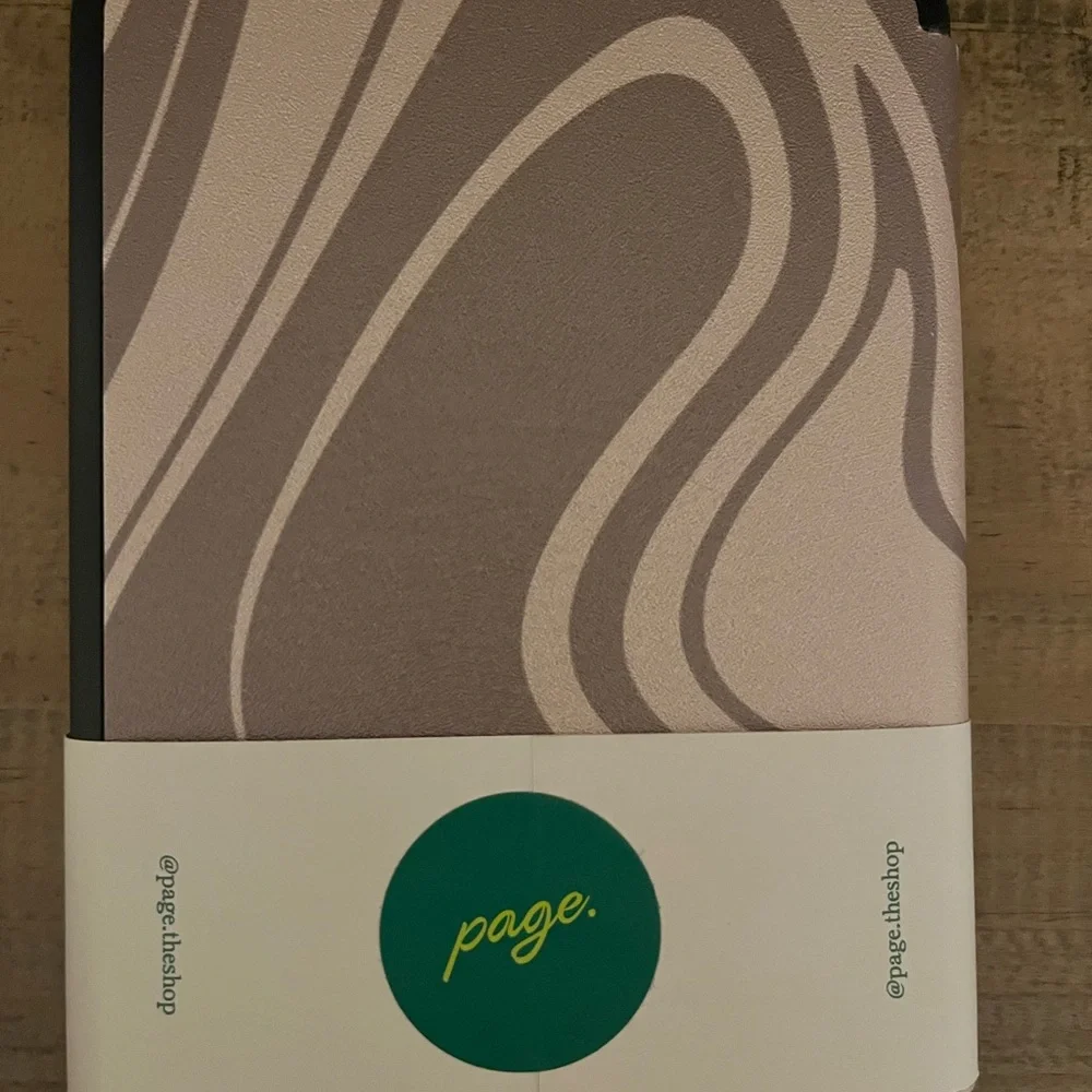 NWT Brown and Cream Kindle Paperwhite Case